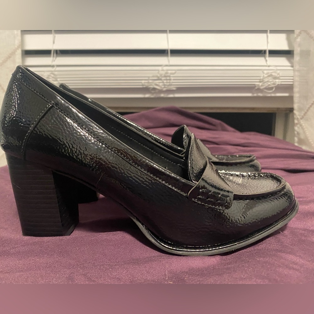Worn once size 8m patent leather Jones New York Signature heel